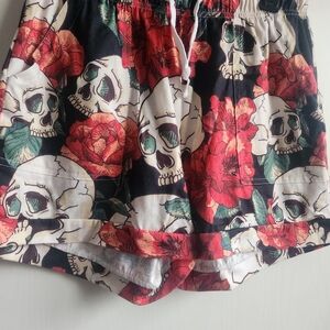 Skull & Floral Print Women’s Shorts - Red/Black